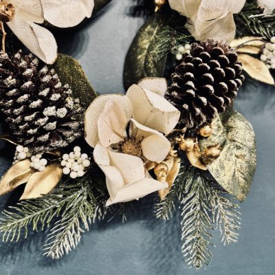 Gisela Graham Wreath - Cream Magnolia/Gold Berry