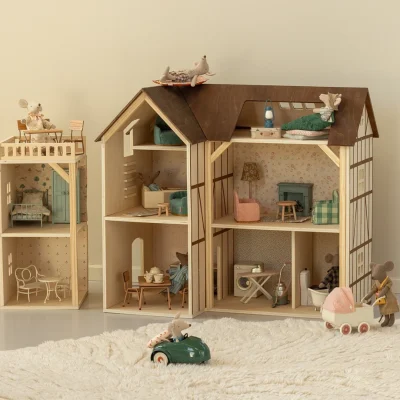 Maileg Wallpaper, Mouse hole Farmhouse