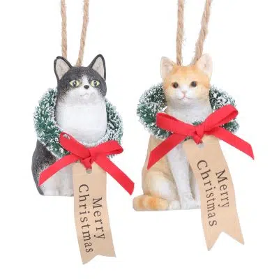 Gisela Graham Resin Hanging Decoration 7cm - Cat w Wreath & Tag, 2as