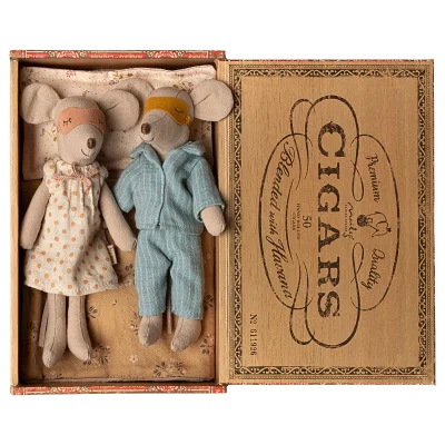 Maileg Mum & Dad mice in cigarbox