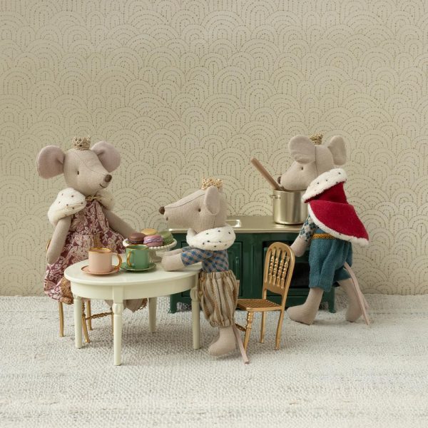 Maileg King mouse, Dad Family meal time