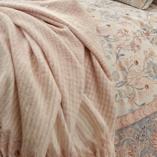 Laura Ashley Lyngate Throw Plaster Pink 130x170cm cameo