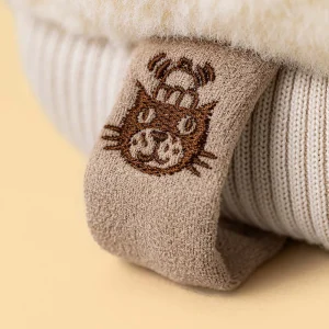 Jellycat Amuseables Fitswell Mitten detail