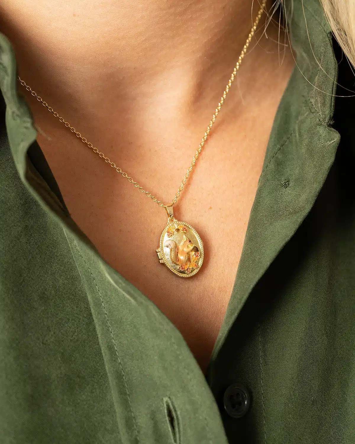 Squirrel & Acorn Cameo Locket - Image 3